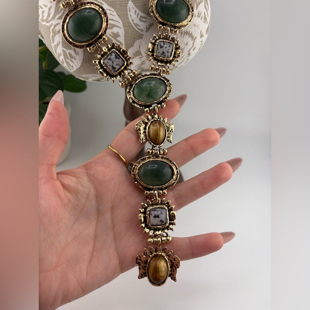 Gold Green Gemstone Statement Necklace – Vintage Style - Picture 11 of 12